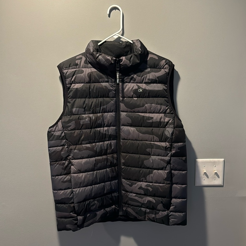 Calvin Klein Black & Gray Camo Vest Large